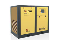 吊車“失足”，甩下3噸重空壓機